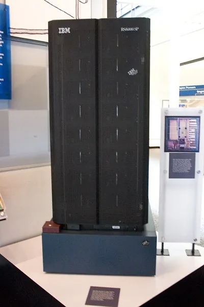 IBM's Deep Blue — det skabsformede supercomputer-kabinet, udstillet på museum